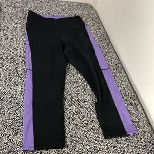 NWT Ruby ribbon athletic capri purple and black medium